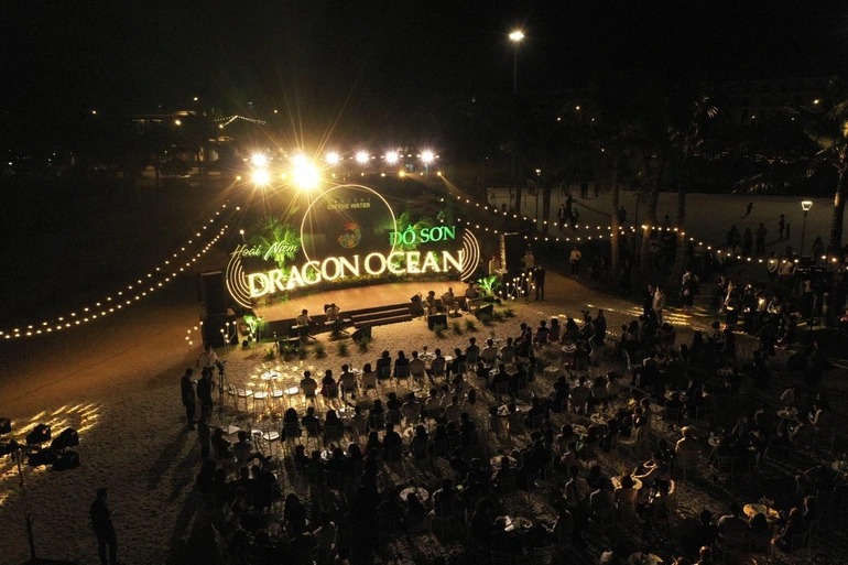 Tùng Dương phiêu cùng đêm nhạc Hoài niệm tại Dragon Beach Đồ Sơn
