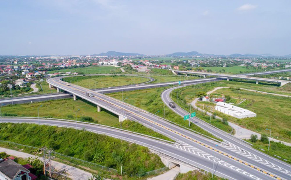 Tuyến cao tốc đầu tiên của Việt Nam xây dựng theo tiêu chuẩn quốc tế